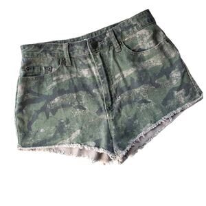 BDG Womens Shorts Size 28w High Rise Dree Cheeky Camo Denim Booty Jean Fray hem